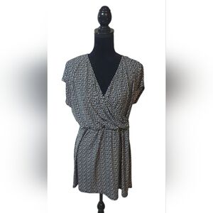 Ricki's Monochrome V-Neck Blouse